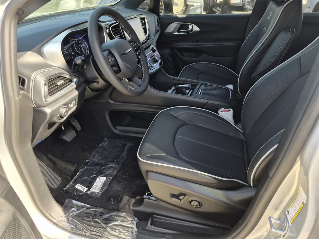 New 2026 Chrysler Pacifica Limited w/ S Appearance Package FWD image 11