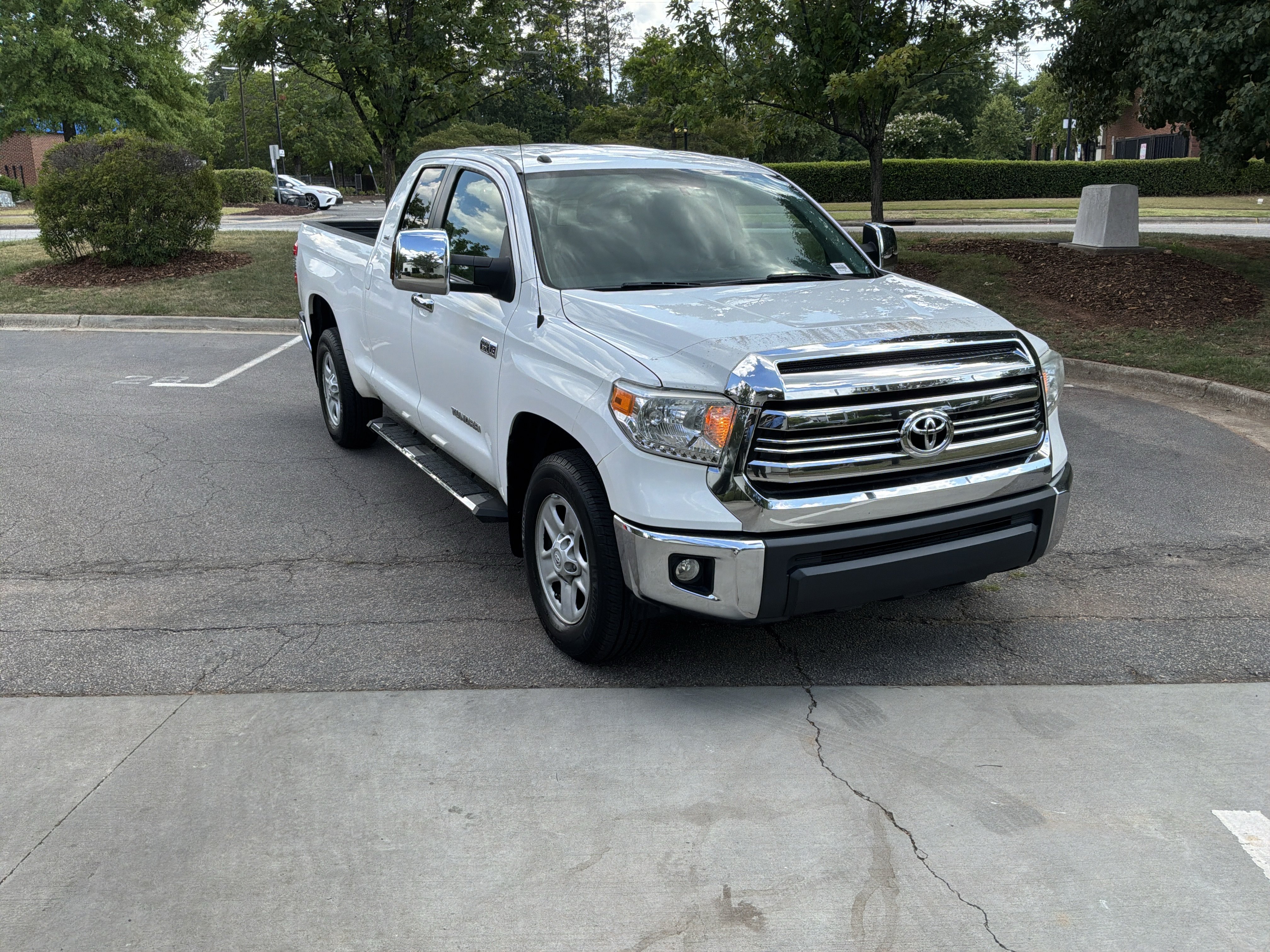 Used 2016 Toyota Tundra SR5 w/ SR5 Upgrade Package RWD image 2
