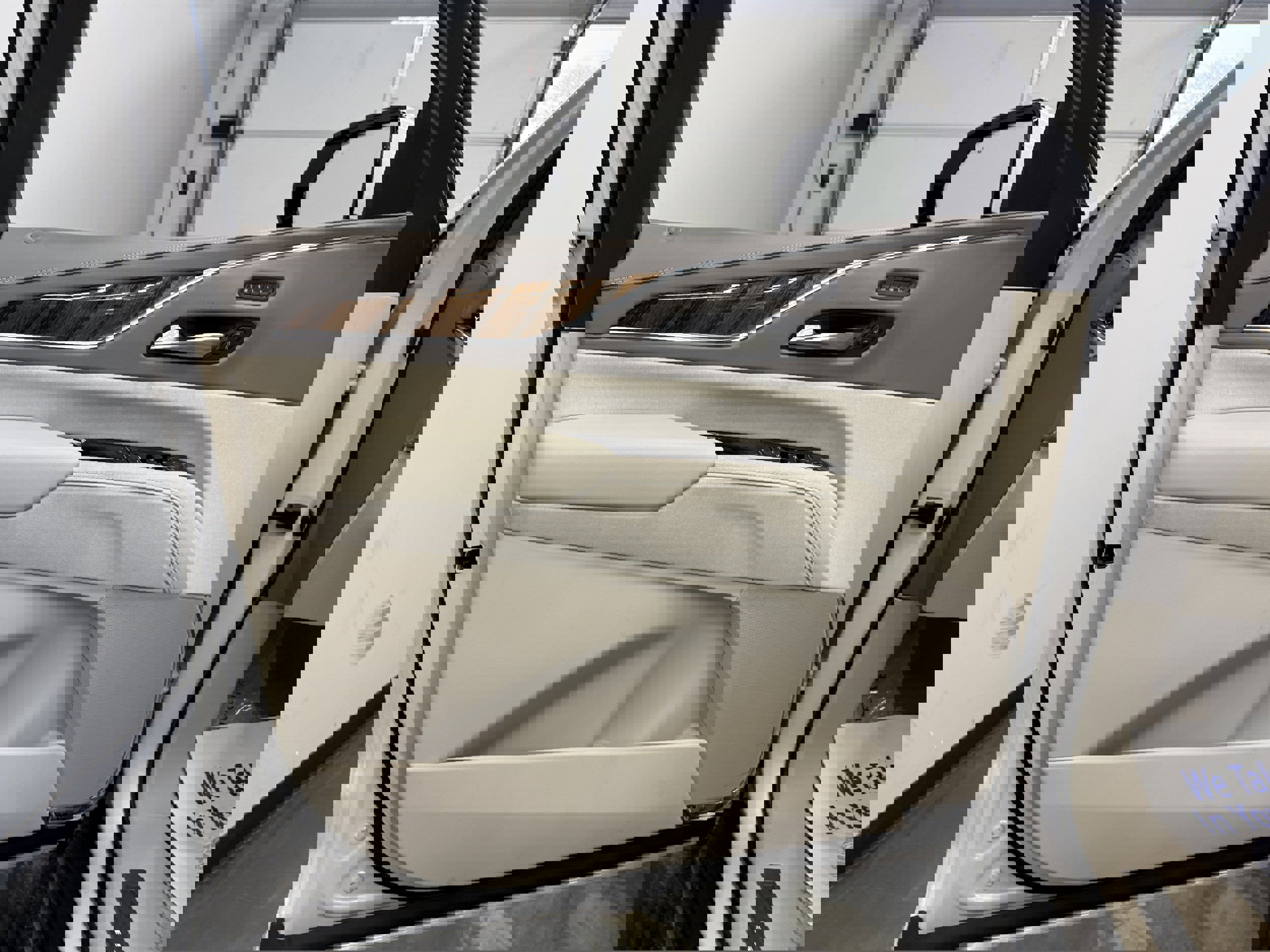 Used 2023 Cadillac Escalade Premium Luxury Platinum AWD/4WD image 15