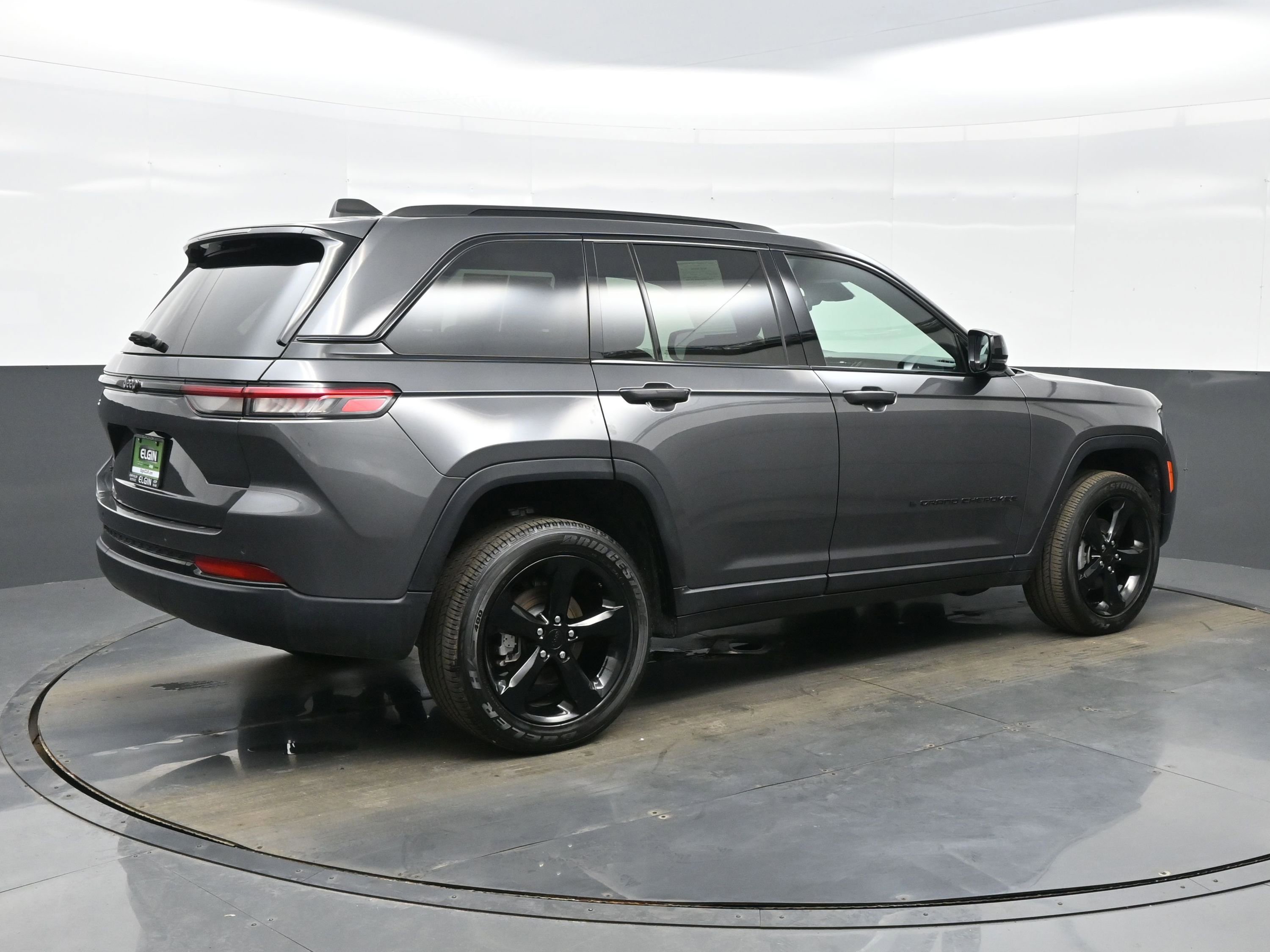 Used 2024 Jeep Grand Cherokee Altitude image 6