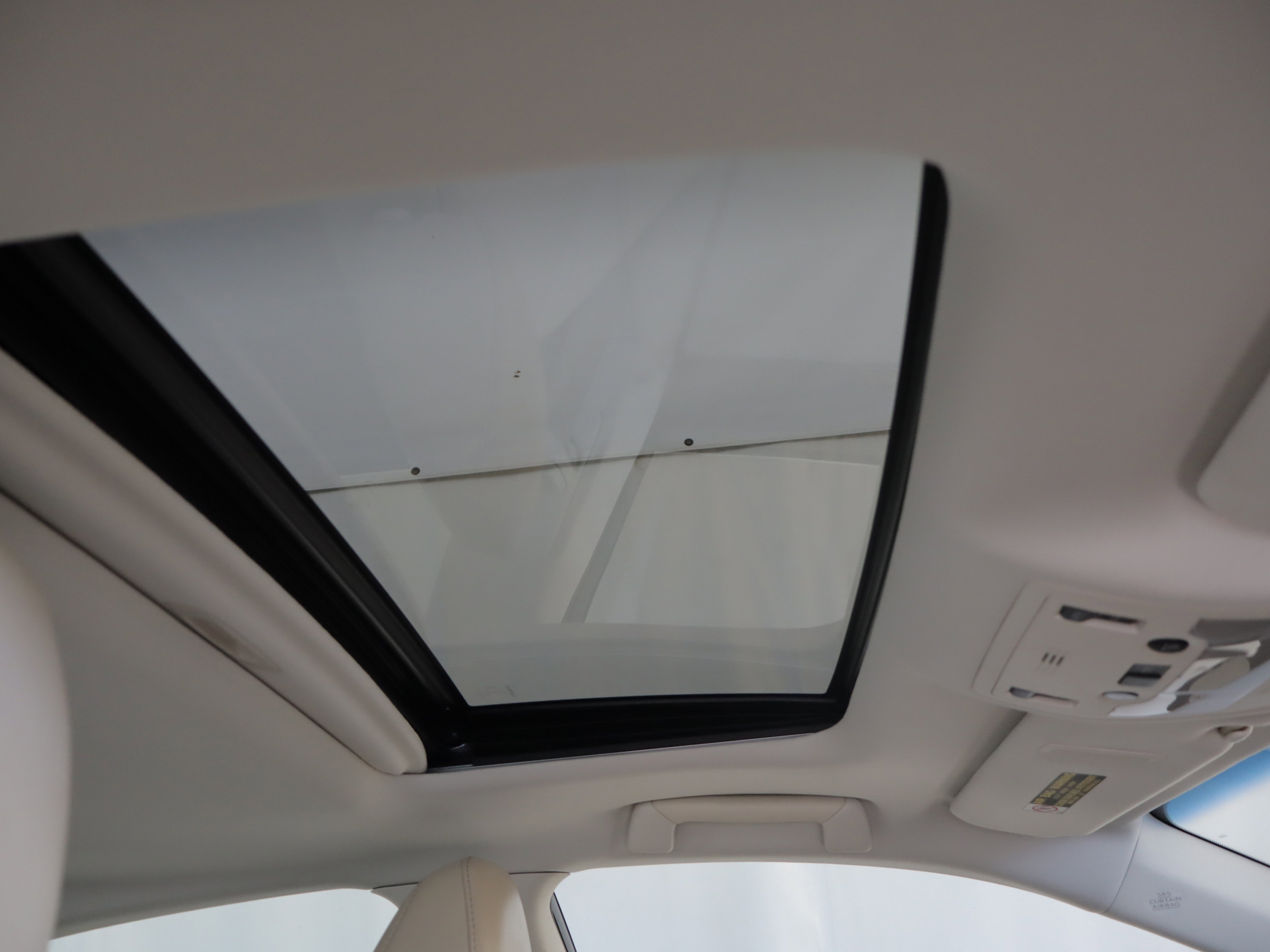 Used 2013 Lexus ES 300h w/ Luxury Pkg image 3