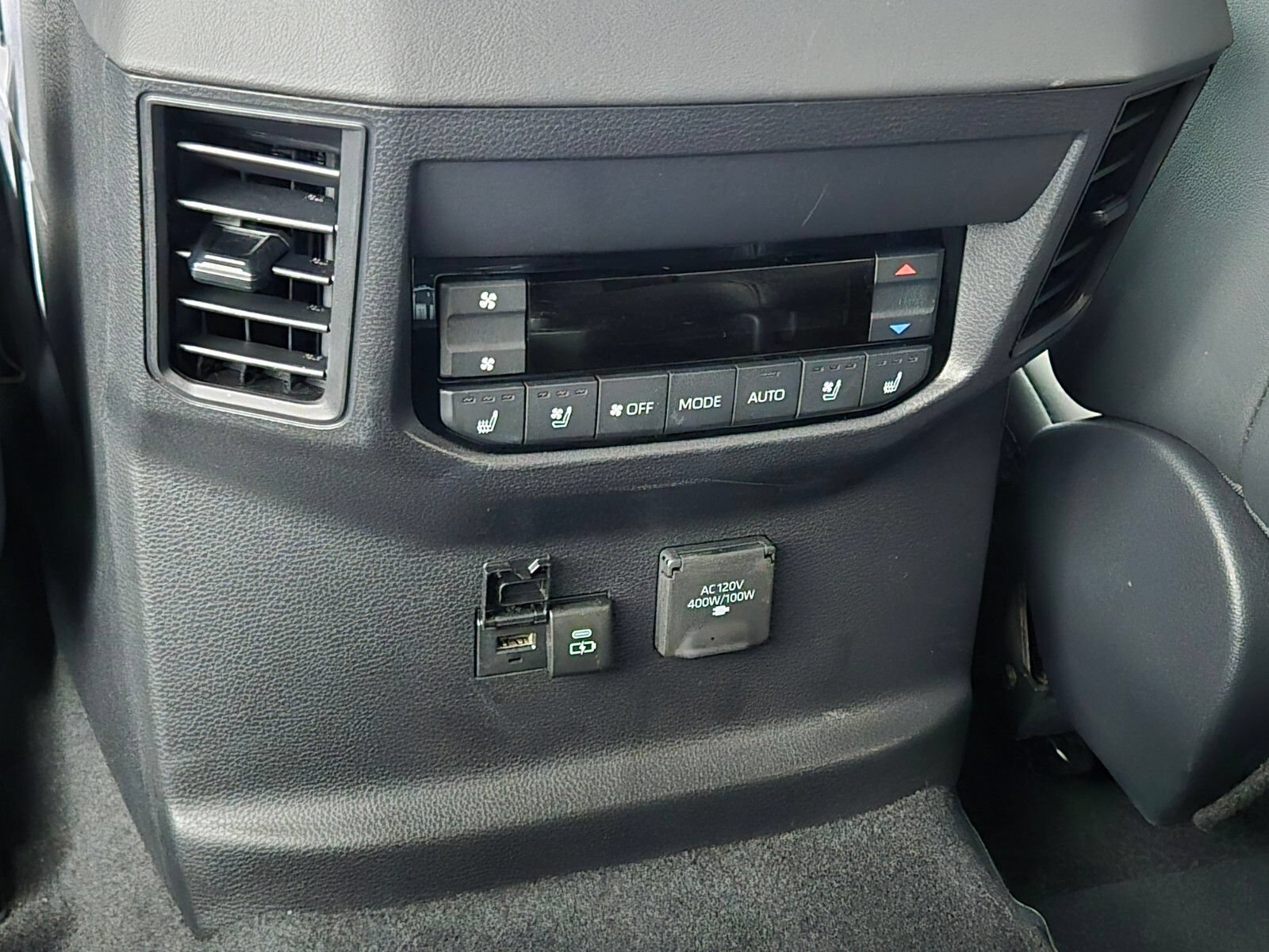 Used 2025 Toyota Sequoia Capstone AWD/4WD image 14