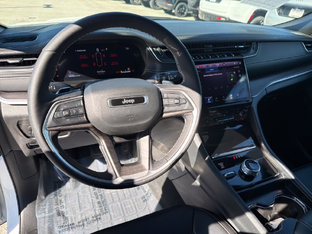 Used 2025 Jeep Grand Cherokee L Limited w/ Black Appearance Package AWD/4WD image 14