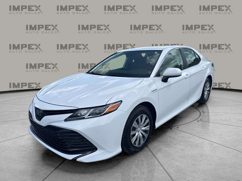 Used 2019 Toyota Camry LE FWD image 1