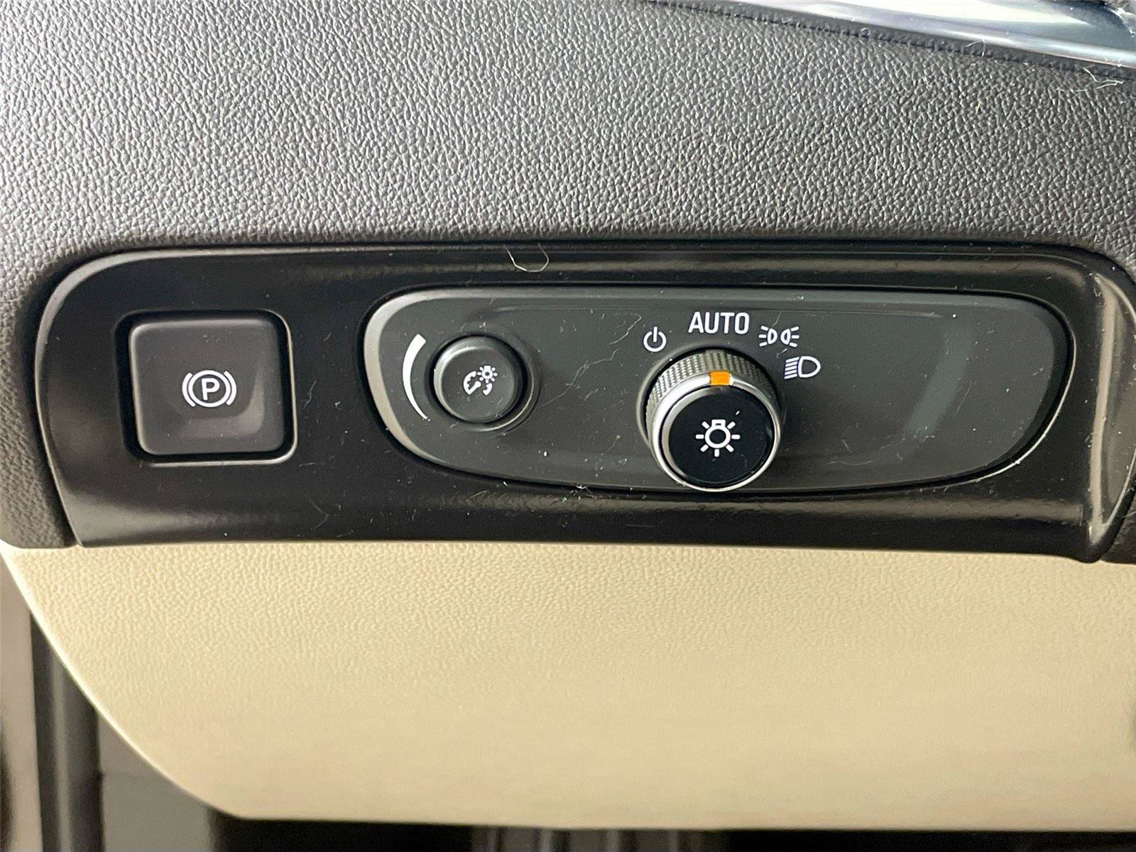 Used 2018 Buick Enclave Essence w/ Trailering Package AWD/4WD image 14