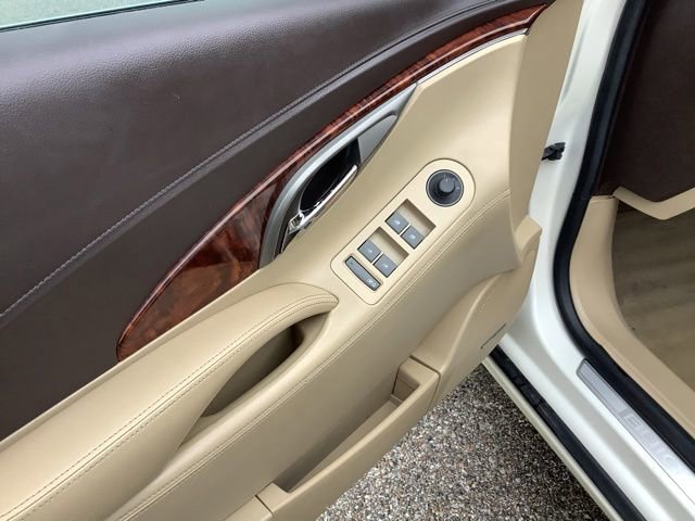 Used 2013 Buick LaCrosse Premium w/ Entertainment Package FWD image 17