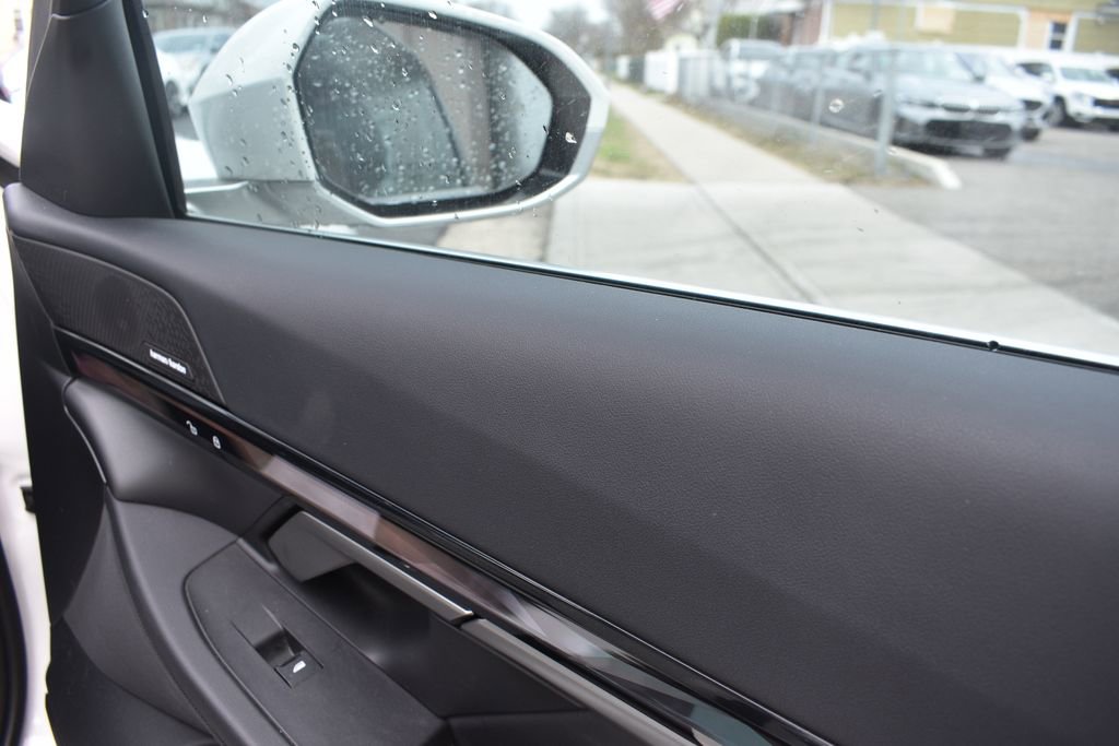 Used 2024 BMW i5 eDrive40i image 23