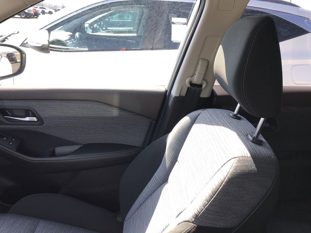 Used 2023 Nissan Rogue SV image 22