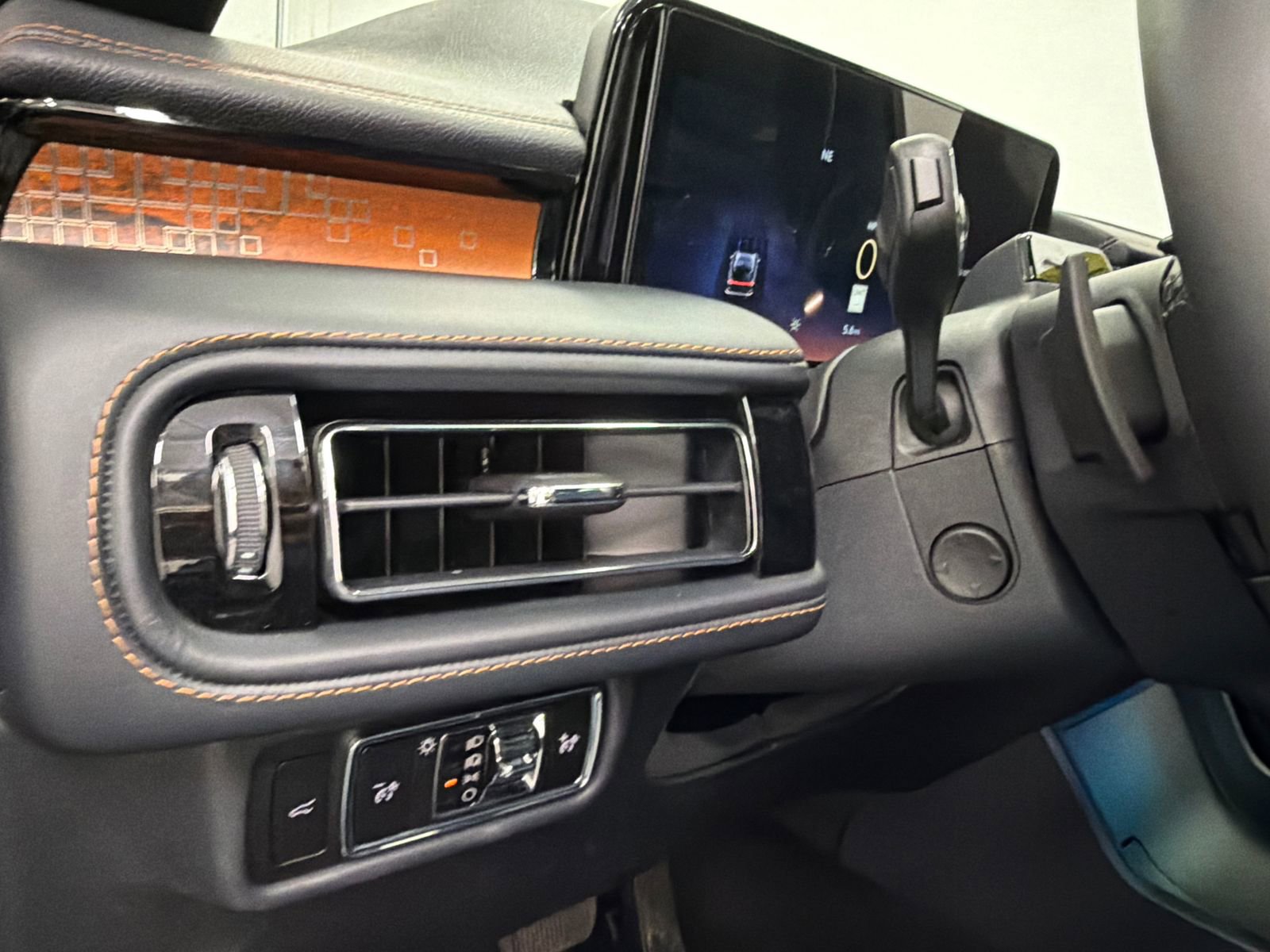 New 2026 Lincoln Aviator Black Label w/ Dynamic Handling Package image 36