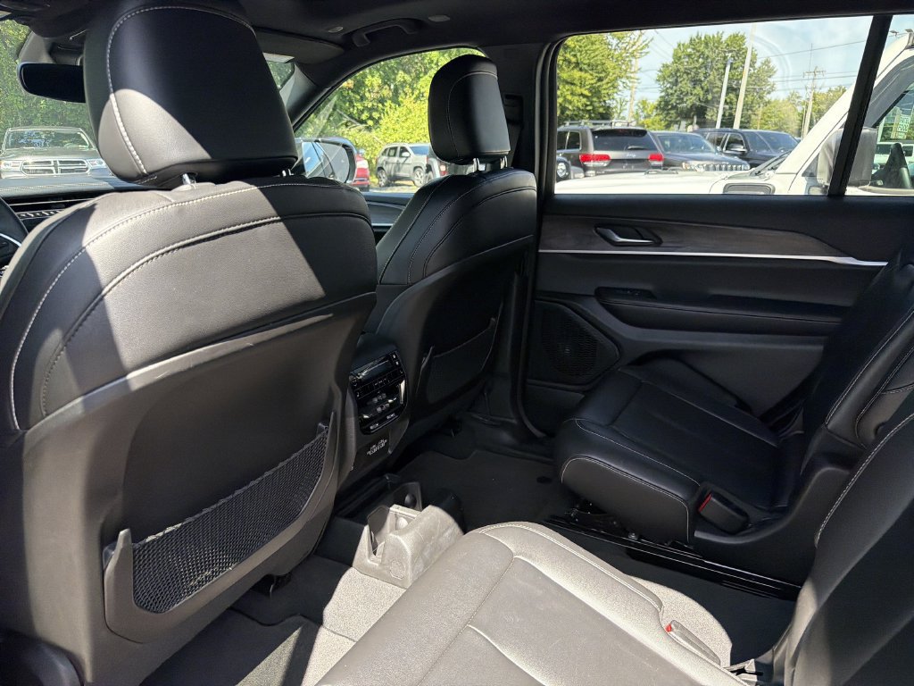 Used 2024 Jeep Grand Cherokee L Limited AWD/4WD image 13