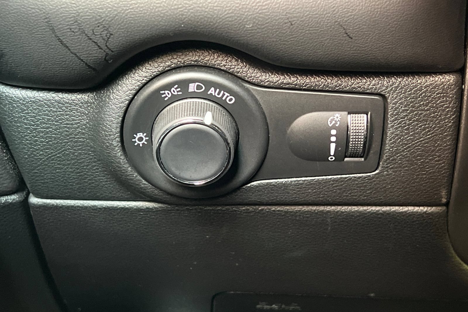 Used 2025 Dodge Durango R/T AWD/4WD image 33