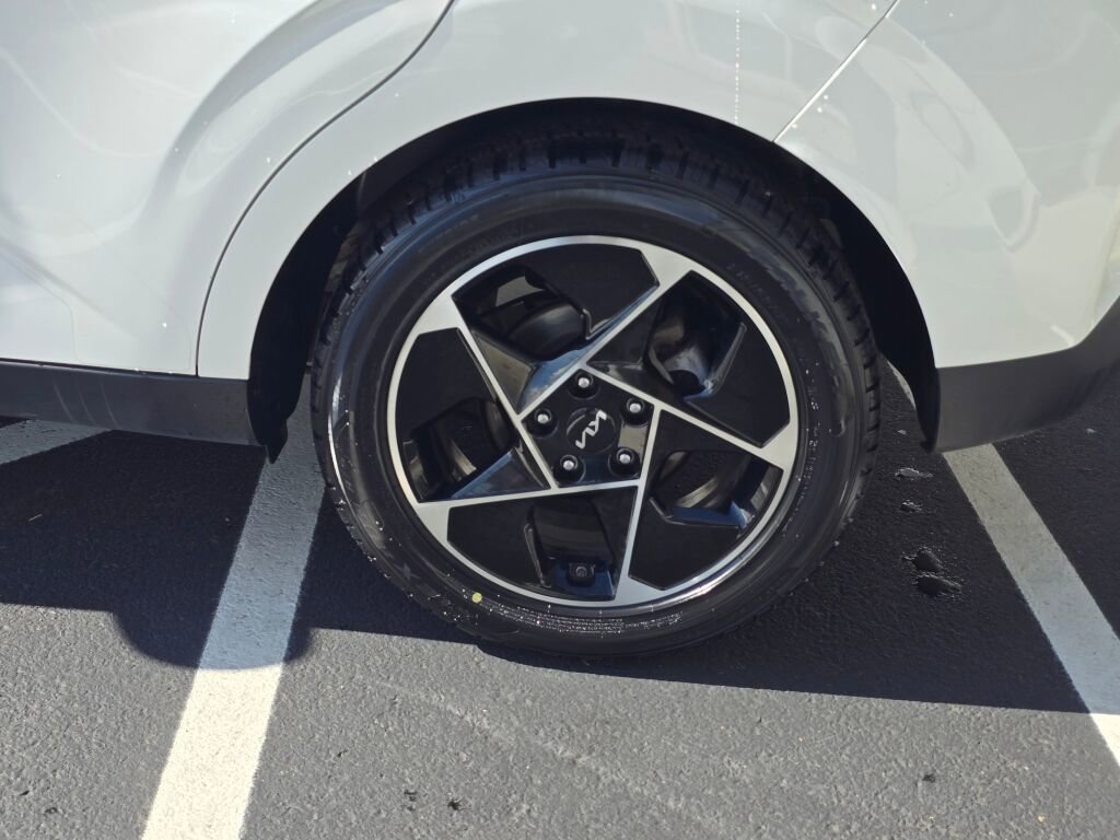 Used 2023 Kia Soul EX image 9