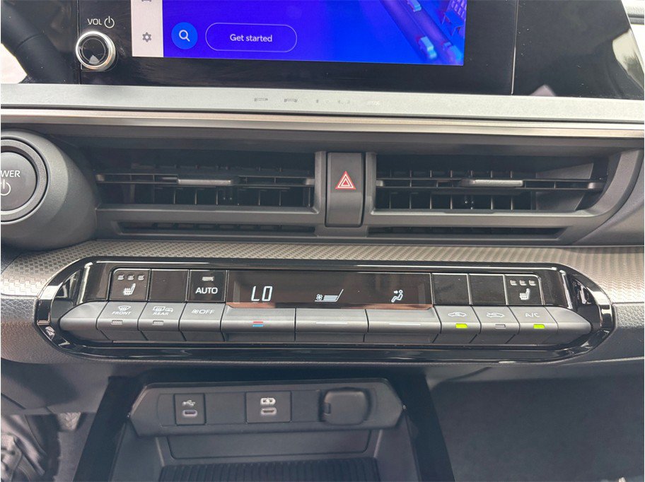 Used 2024 Toyota Prius XLE FWD image 30