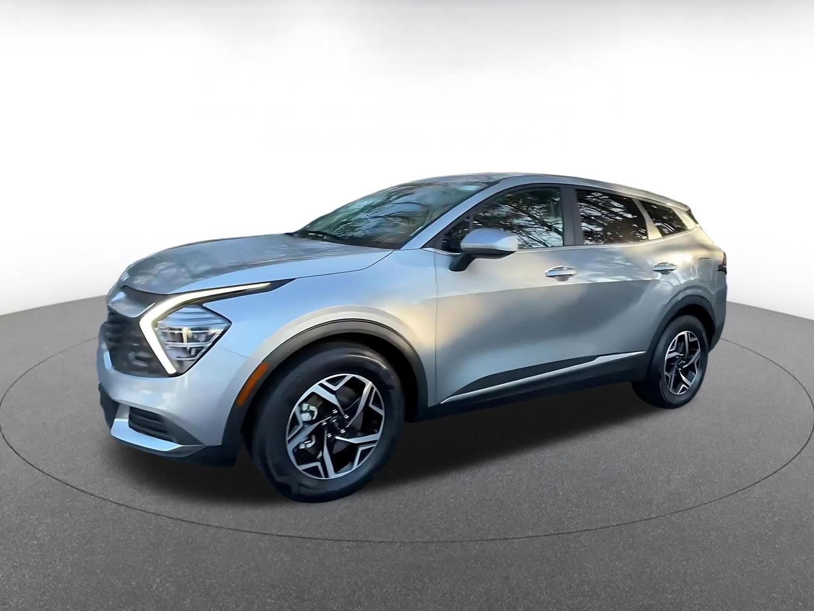 Used 2025 Kia Sportage LX image 8