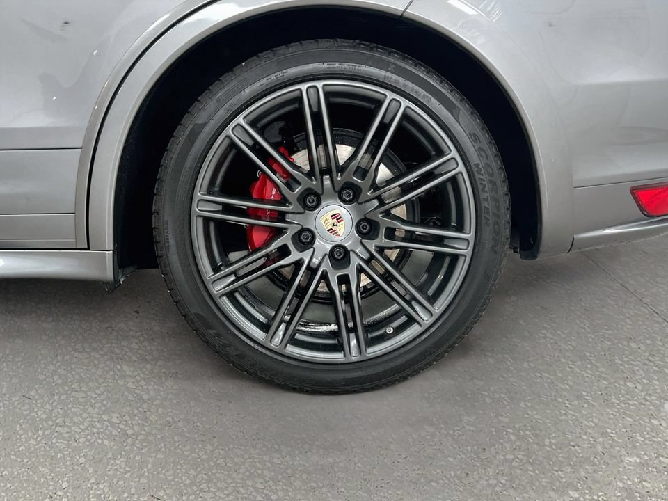 Used 2014 Porsche Cayenne GTS AWD/4WD image 33