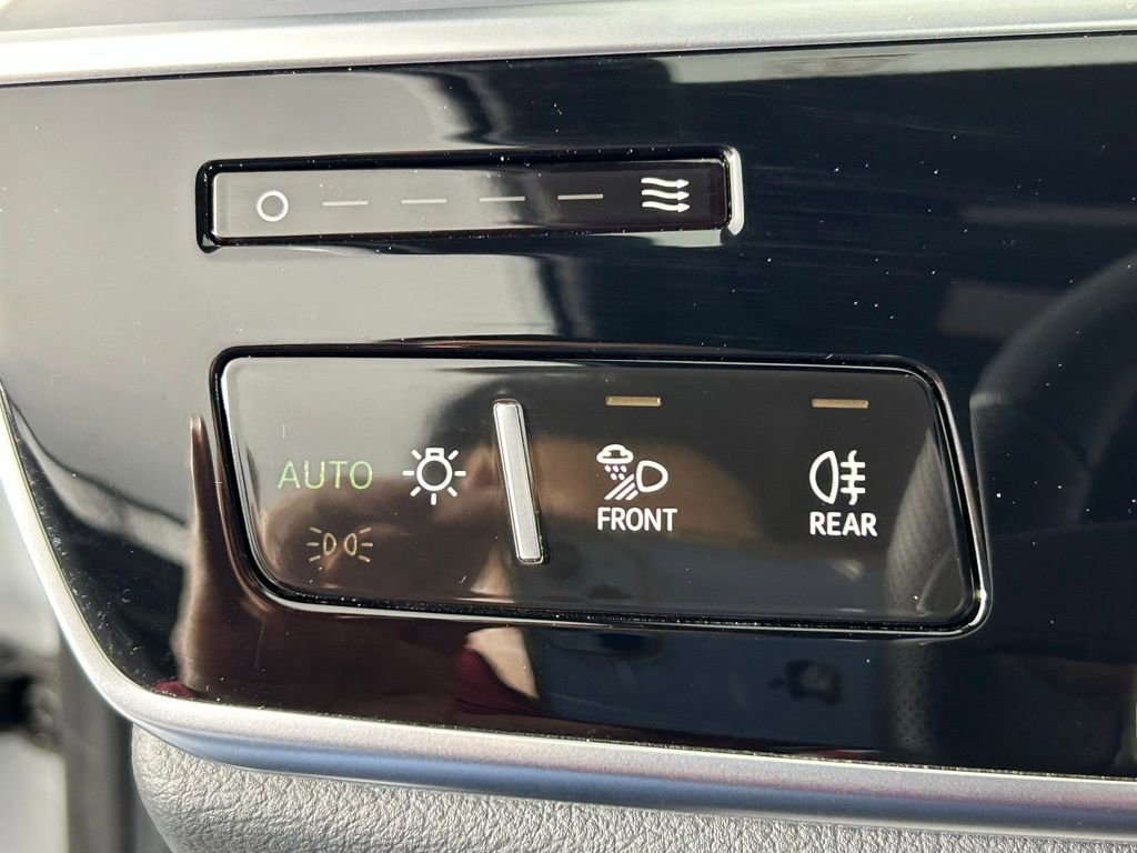 Used 2023 Audi S8 w/ S8 Comfort Plus Package image 26