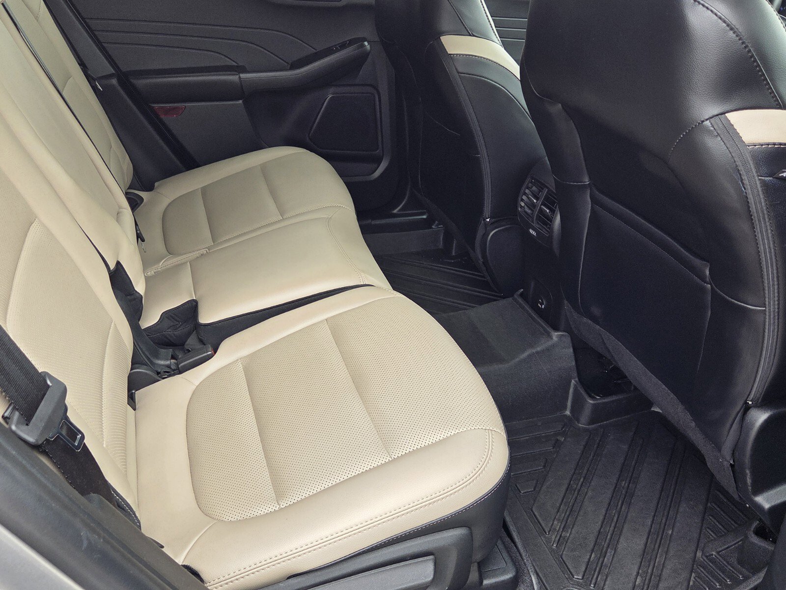 Used 2021 Ford Escape Titanium image 10