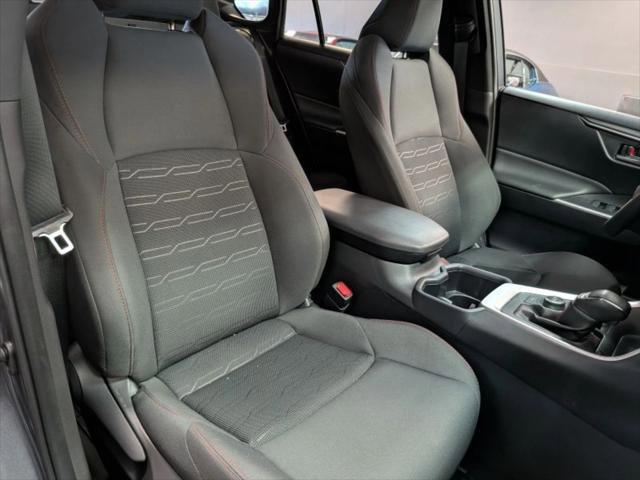 Used 2022 Toyota RAV4 SE image 10