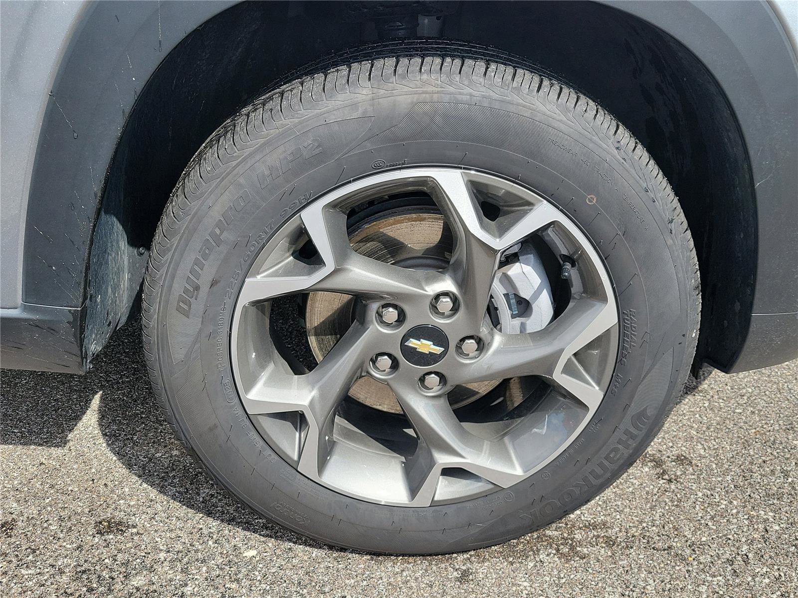 Used 2025 Chevrolet Trax LT w/ LT Convenience Package image 5