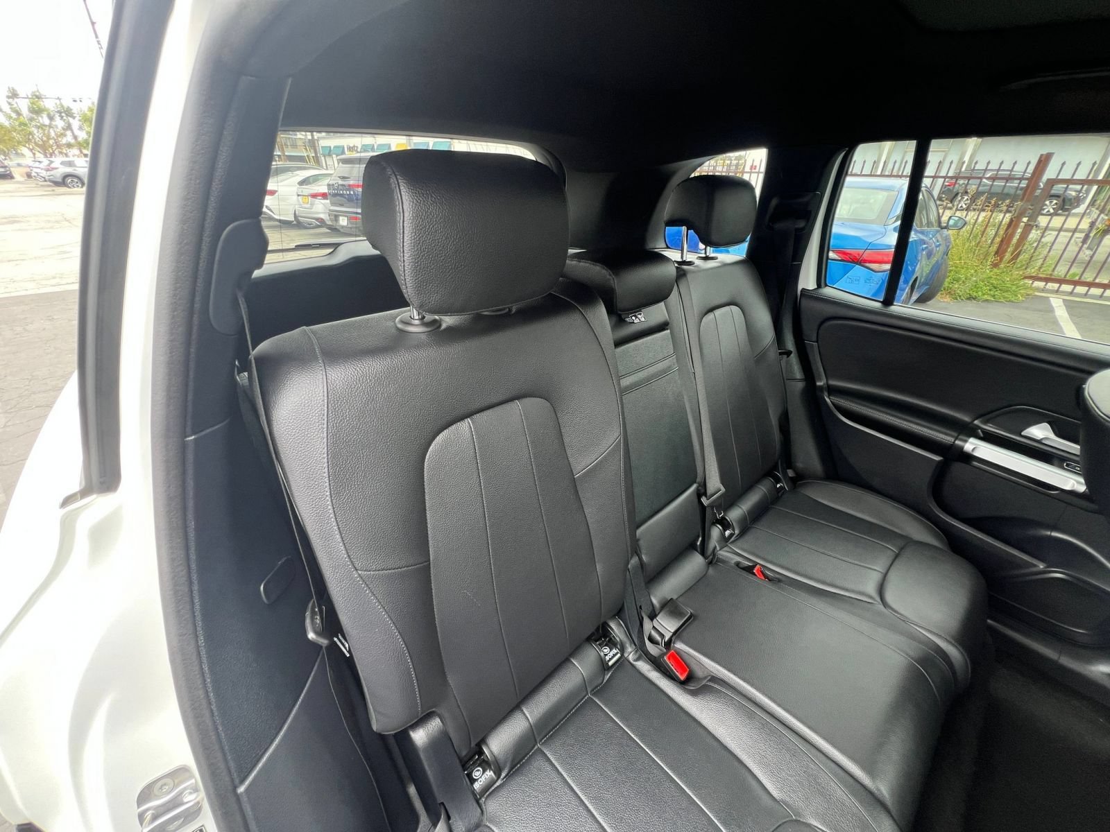 Used 2025 Mercedes-Benz GLB 250 image 33