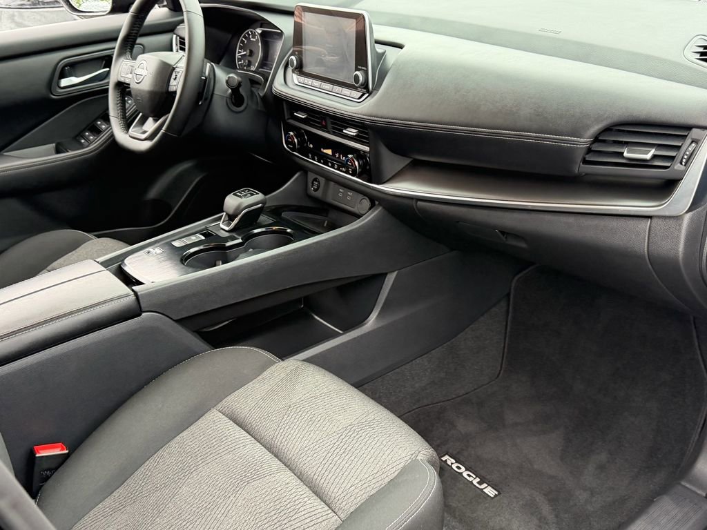 Certified 2025 Nissan Rogue SV FWD image 13