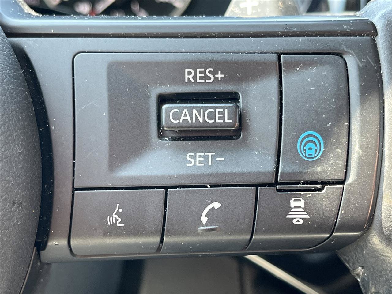 Used 2024 Nissan Pathfinder SV FWD image 24