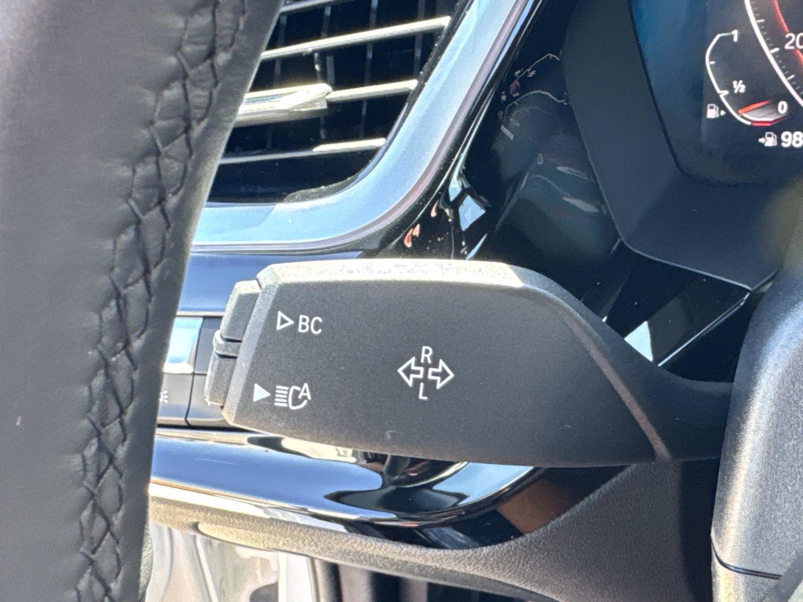 Certified 2024 BMW Z4 sDrive30i w/ Shadowloine Package image 24