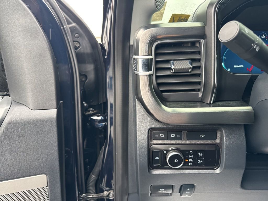 Used 2024 Ford F450 Lariat w/ FX4 Off-Road Package image 11