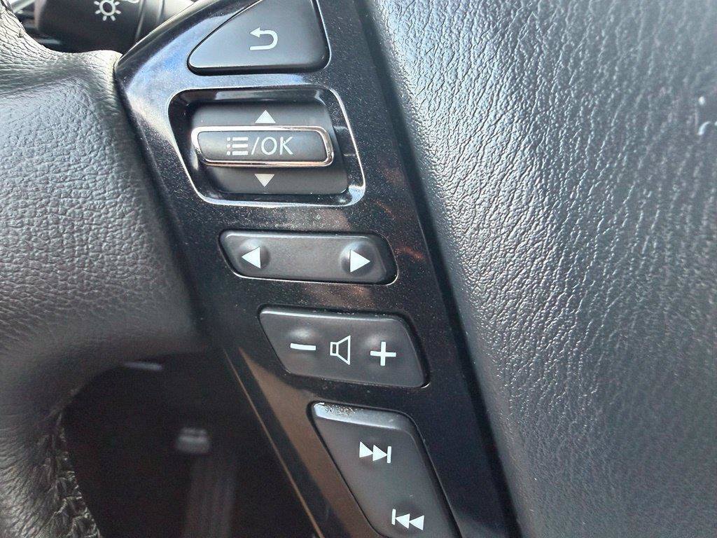 Used 2024 Nissan Armada SL w/ Captain's Chairs Package AWD/4WD image 17