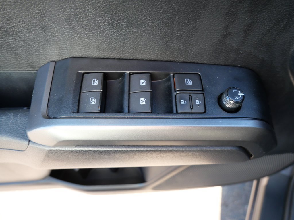Certified 2021 Toyota Tacoma TRD Off-Road AWD/4WD image 17