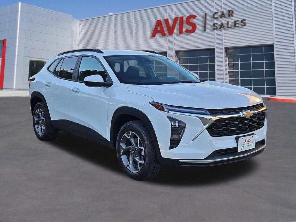 Used 2025 Chevrolet Trax LT w/ LT Convenience Package FWD image 3