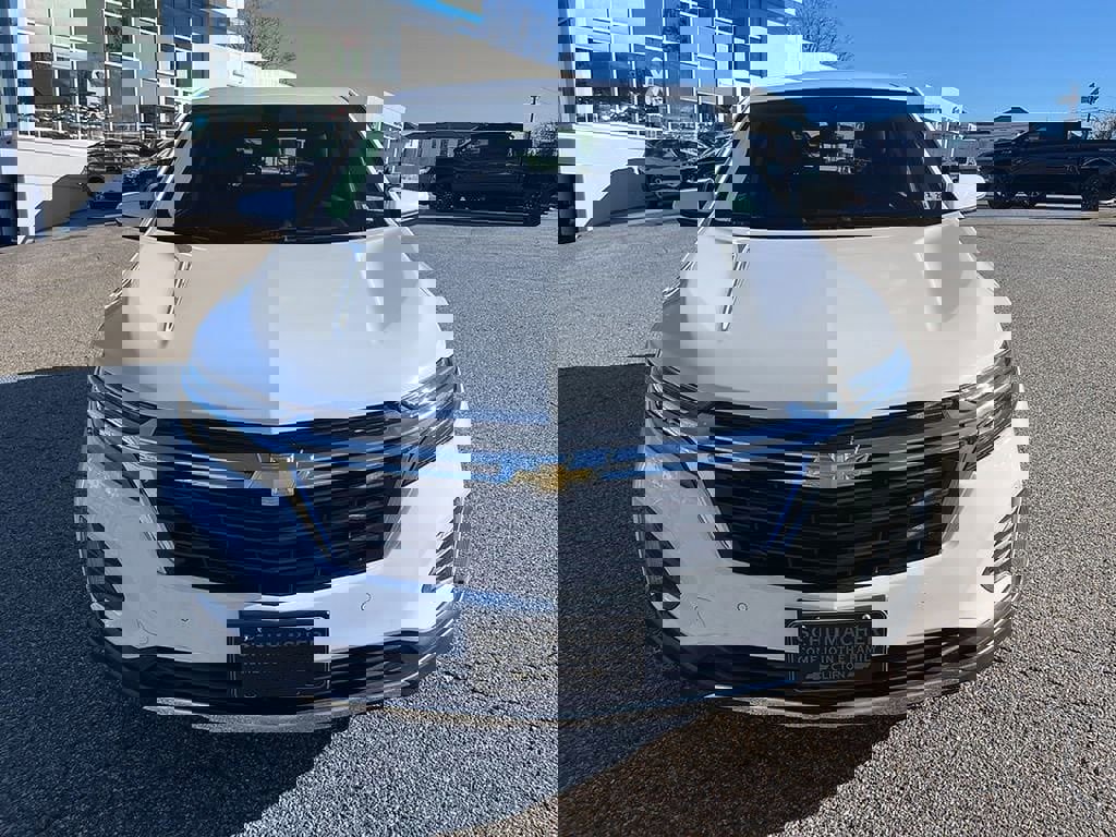 Used 2023 Chevrolet Equinox LT image 2