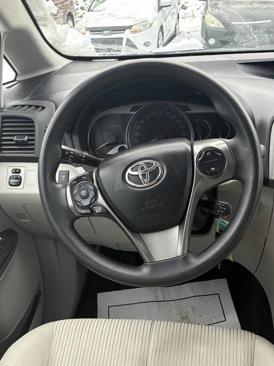 Used 2013 Toyota Venza LE image 10