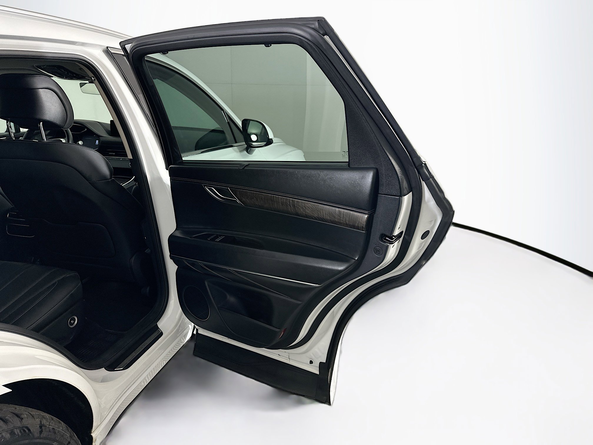 Used 2024 Genesis GV80 3.5T image 33