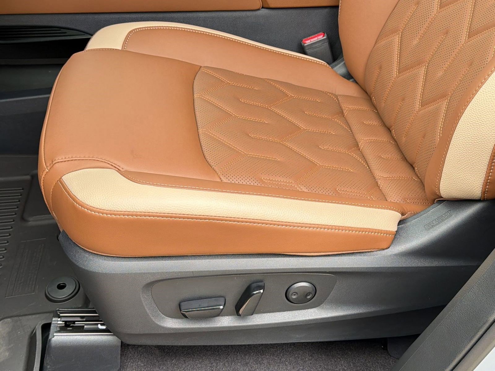 New 2026 Nissan Pathfinder Platinum w/ Lighting Package image 14