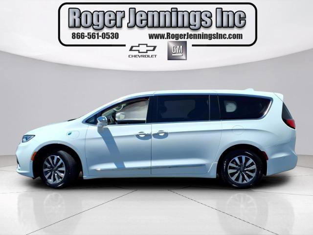 Used 2022 Chrysler Pacifica Limited FWD image 2