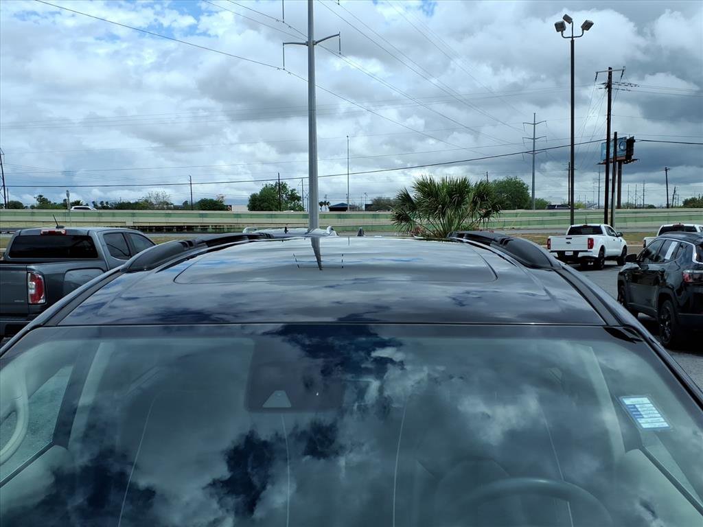 Used 2023 Chrysler Pacifica Limited image 10