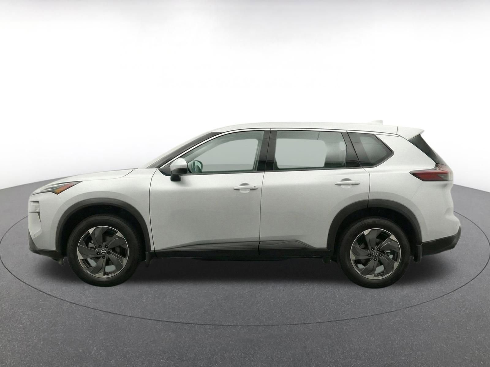 Used 2025 Nissan Rogue SV FWD image 4