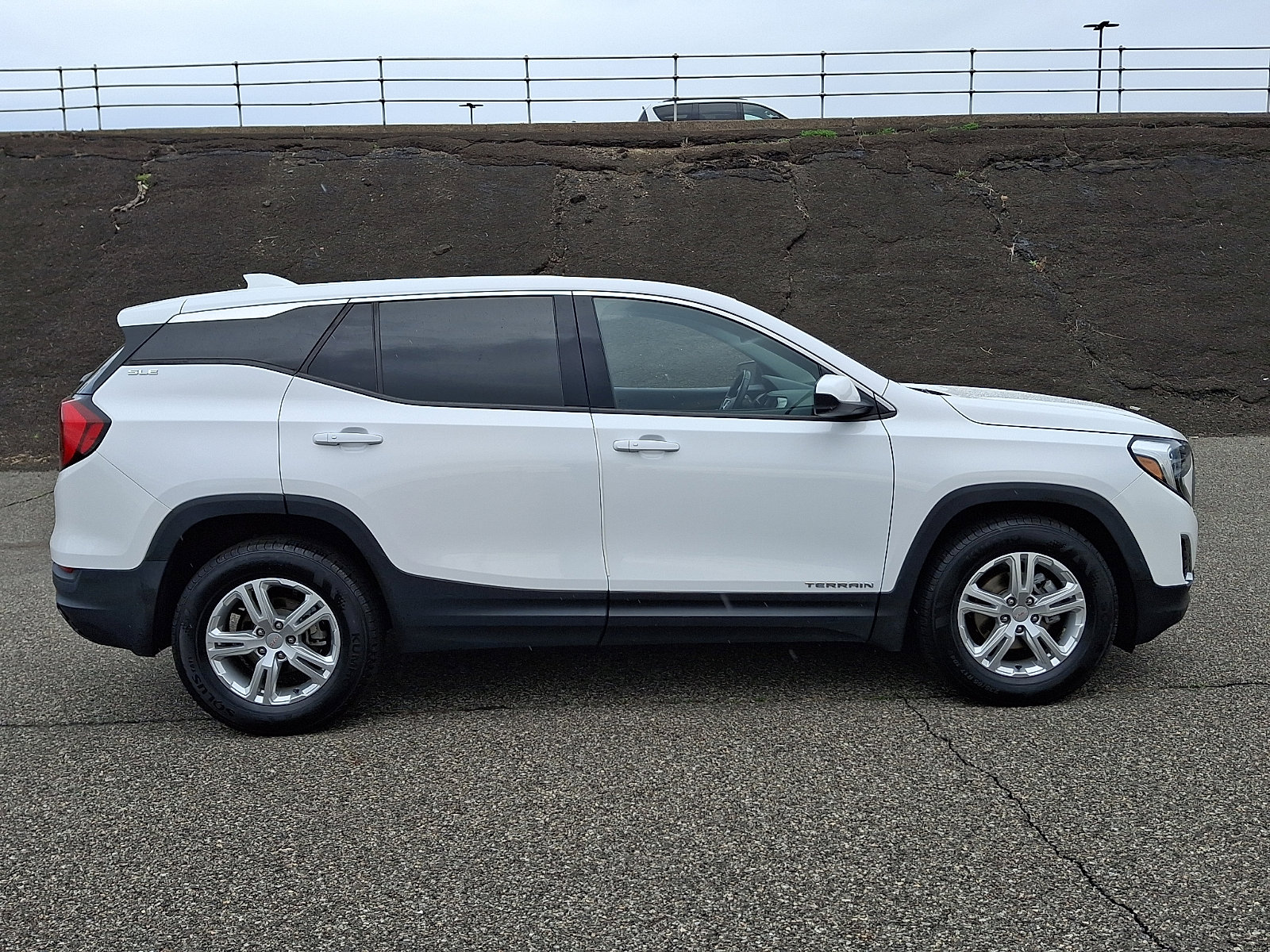 Used 2020 GMC Terrain SLE AWD/4WD image 5