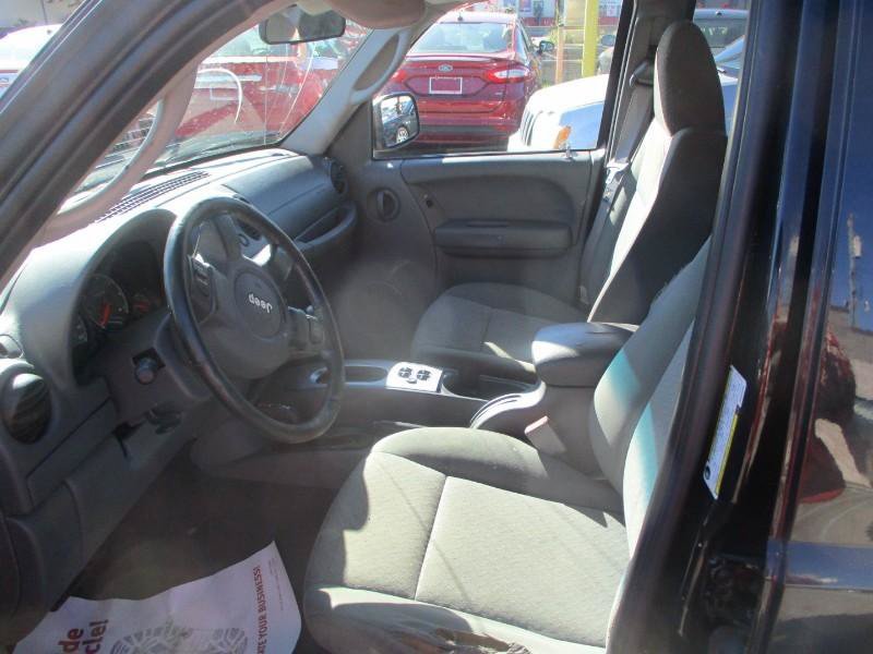 Used 2005 Jeep Liberty Renegade AWD/4WD image 9