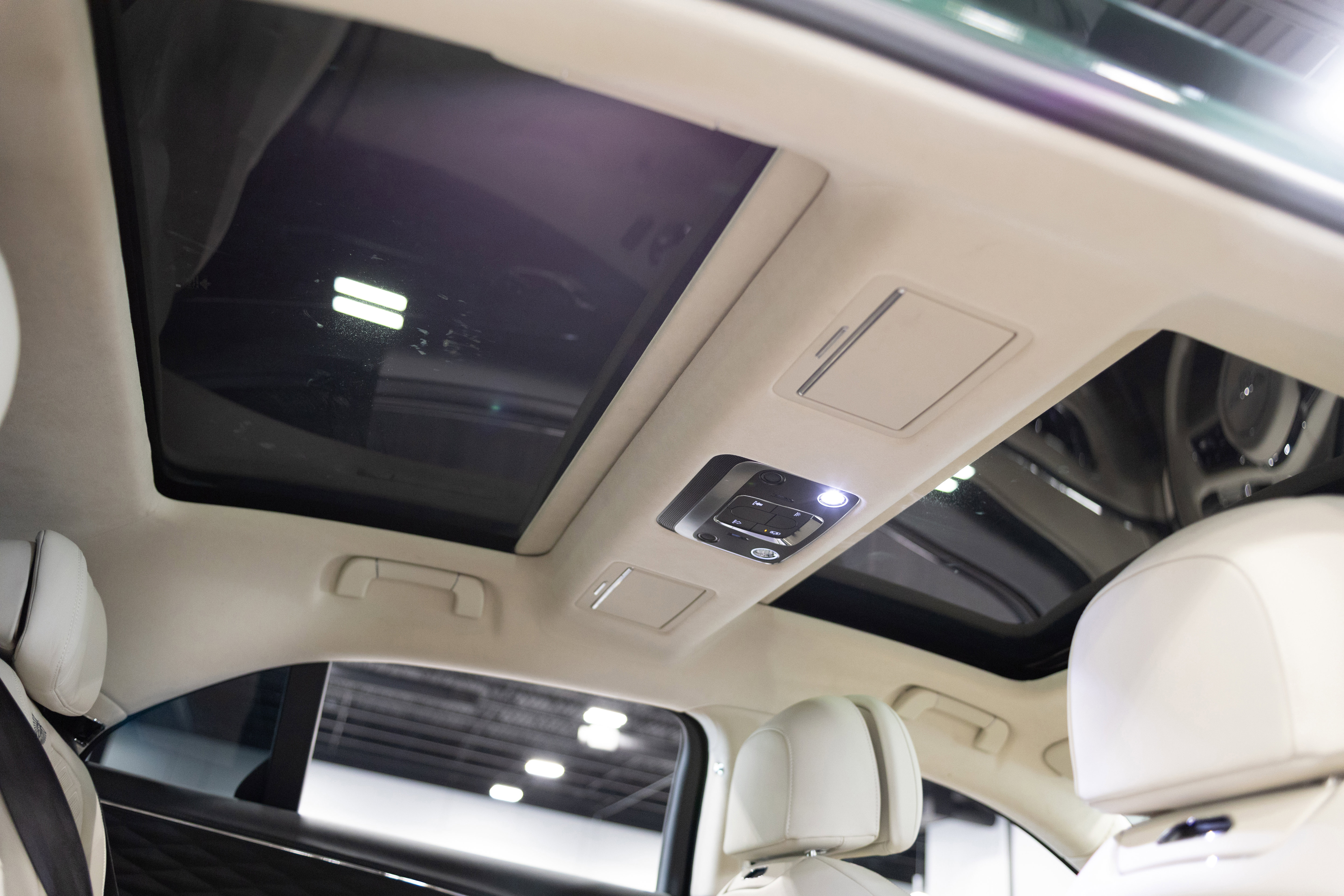 Used 2023 Bentley Flying Spur Plug-In Hybrid AWD/4WD image 40