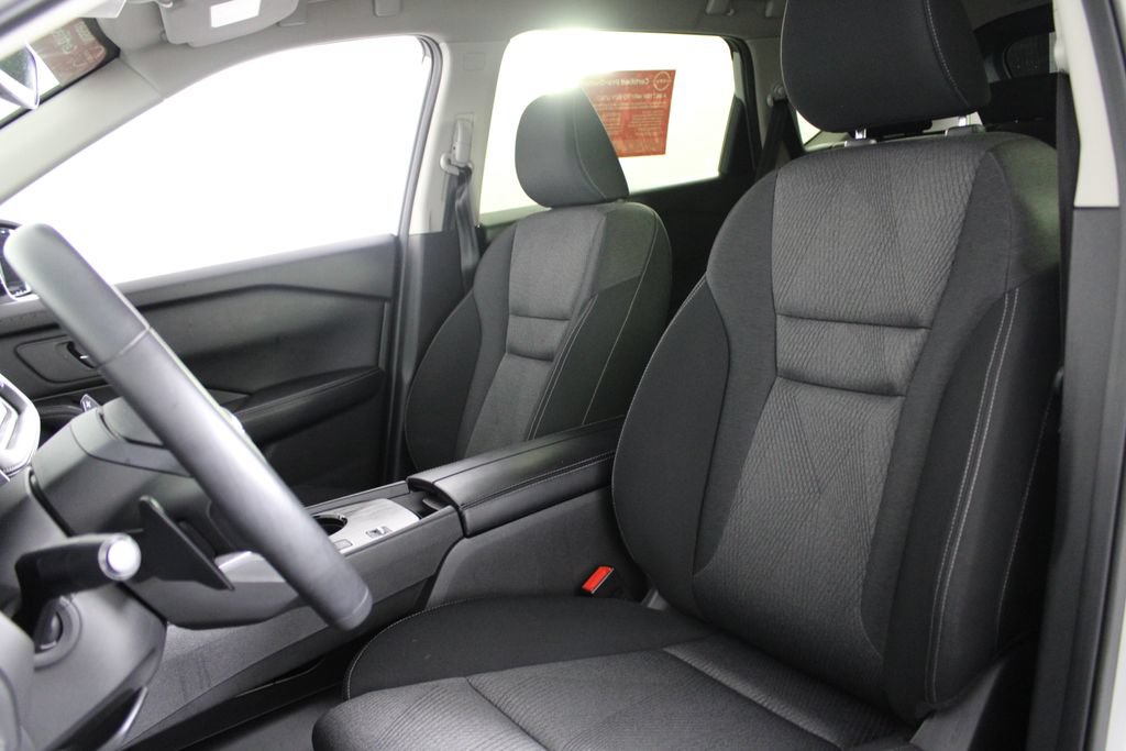 Certified 2025 Nissan Rogue SV FWD image 20