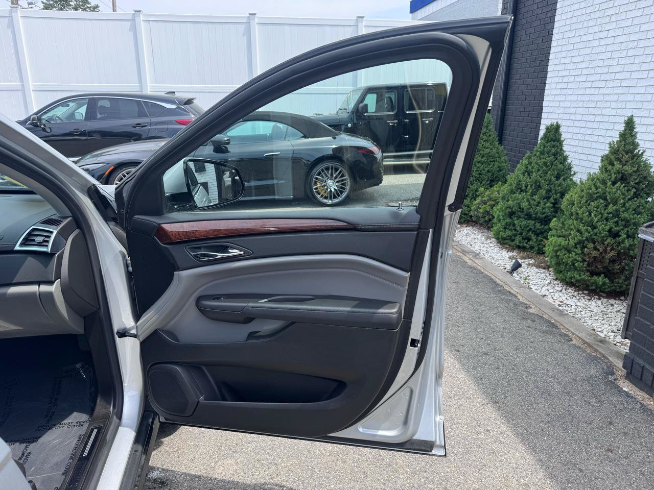 Used 2011 Cadillac SRX Luxury AWD/4WD image 24