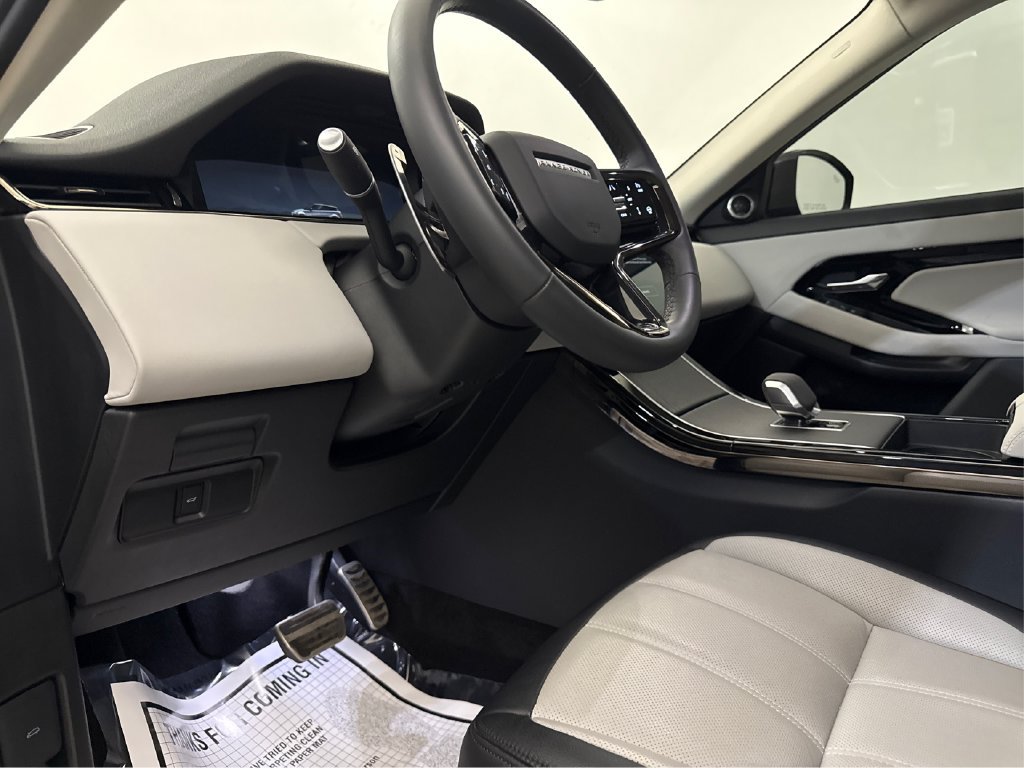 Used 2024 Land Rover Range Rover Evoque Dynamic SE AWD/4WD image 29