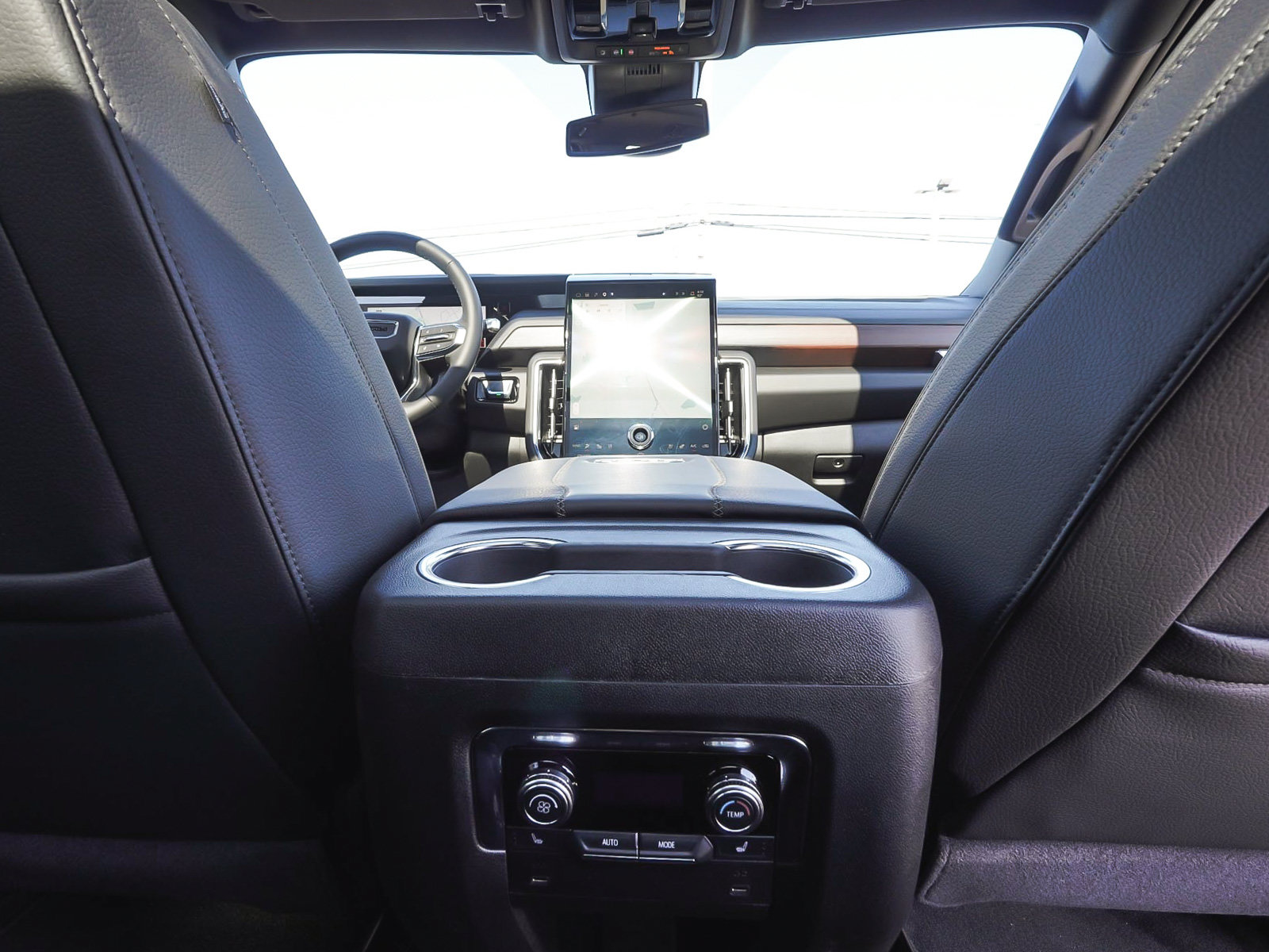Used 2026 GMC Yukon XL Denali w/ Sun & Power Step Package AWD/4WD image 38