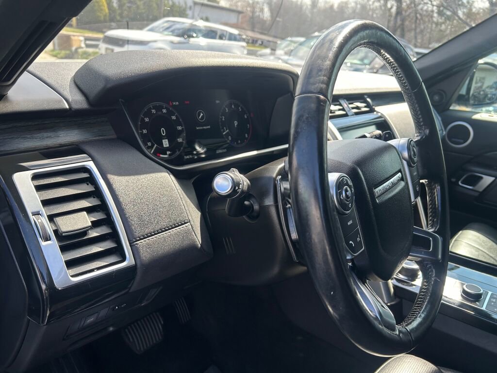 Used 2018 Land Rover Discovery HSE image 12