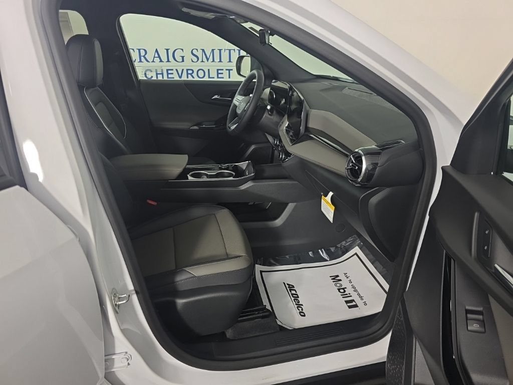 New 2026 Chevrolet Equinox LT w/ Convenience Package II FWD image 15