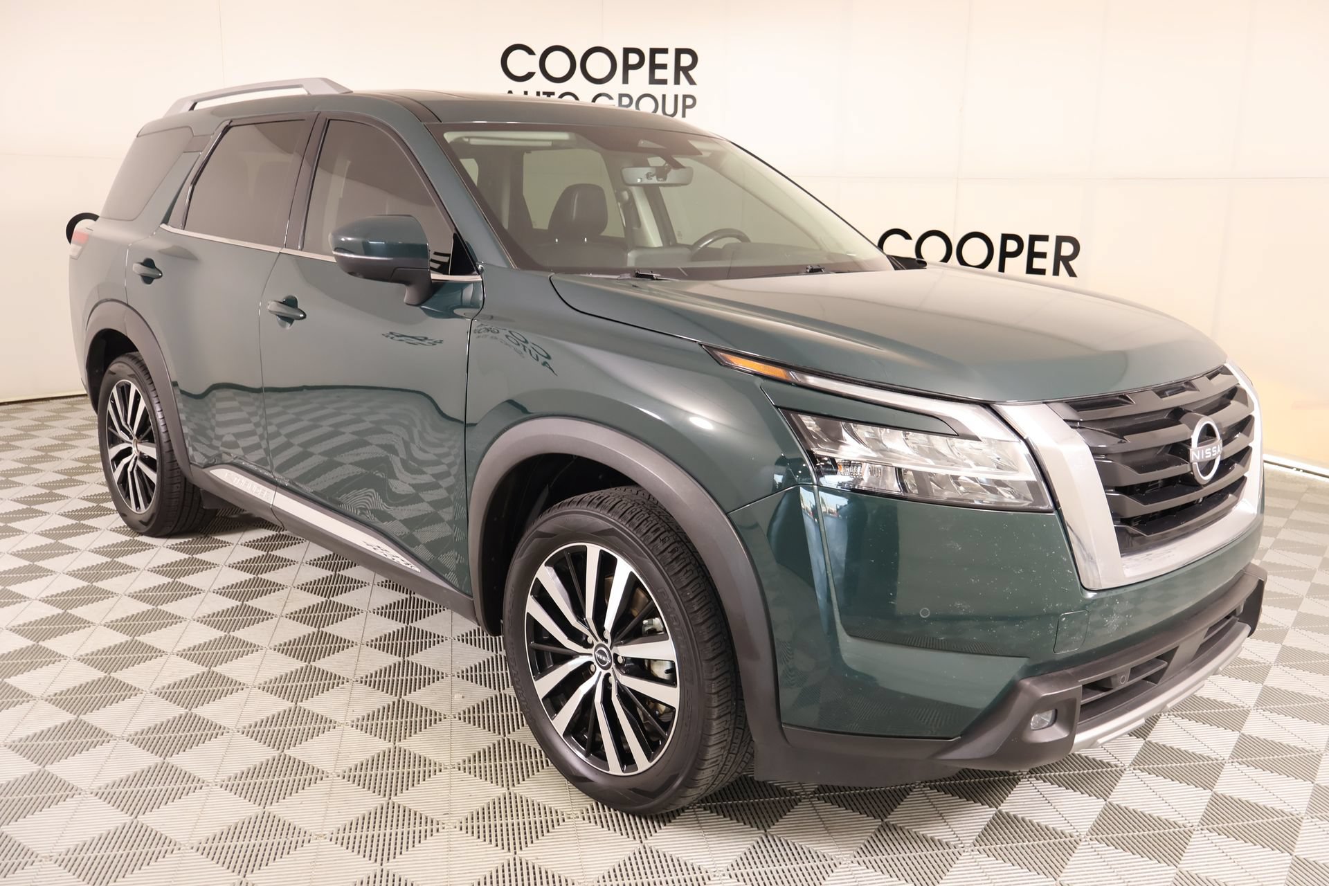 Used 2023 Nissan Pathfinder Platinum w/ Cargo Package