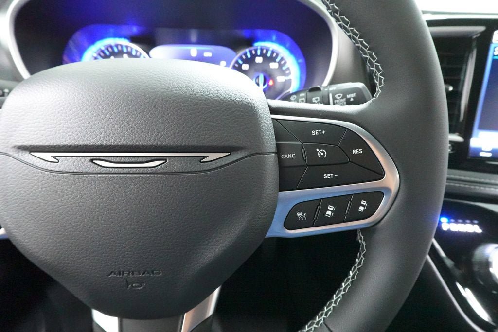 New 2027 Chrysler Pacifica Select FWD image 12