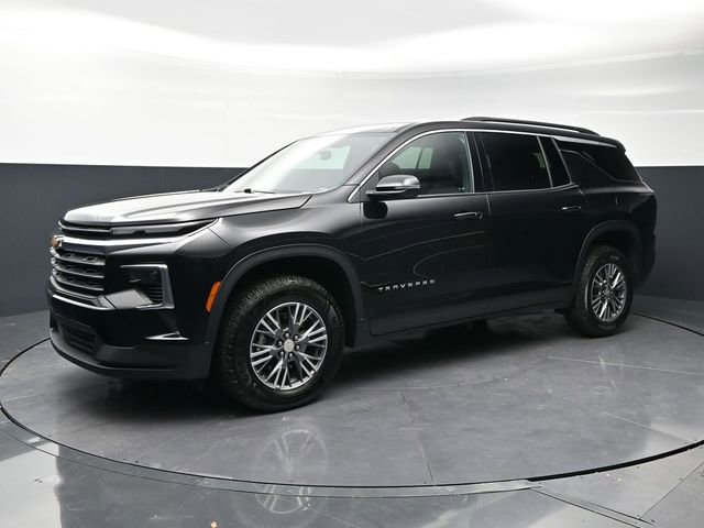 Used 2025 Chevrolet Traverse LT FWD image 1
